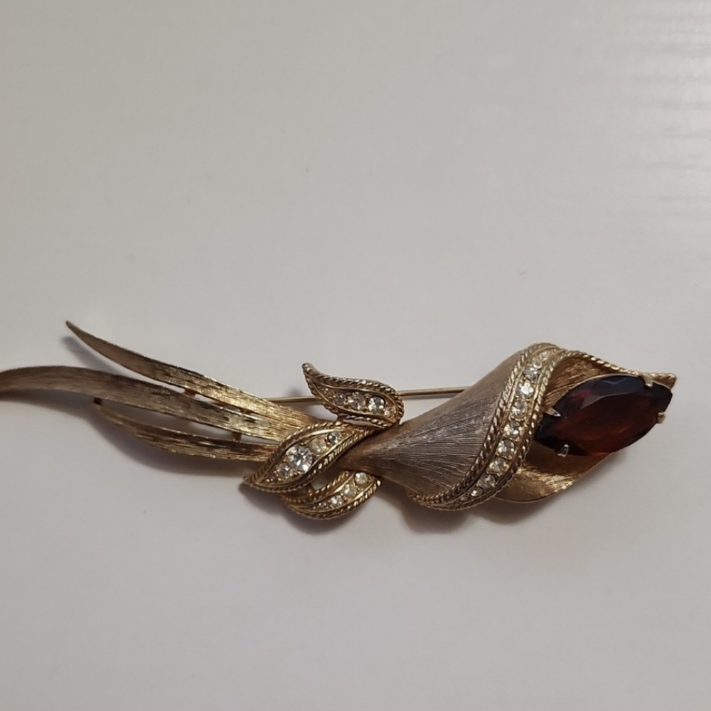 Sarah Coventry Brooch Vintage Elevate your Style!!